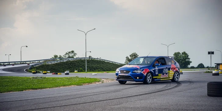 Až 3 adrenalínové zážitky v 1 balíku so superšportiakmi na okruhu Hradec Králové!