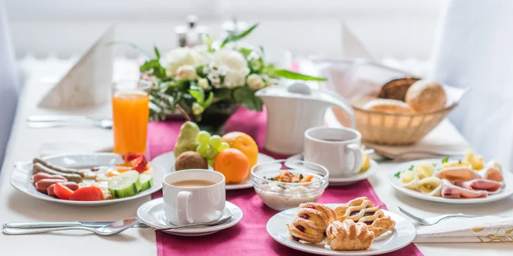 4* relax vo Varoch: hotel pri kolonáde, raňajky a neobmedzený vstup do wellness