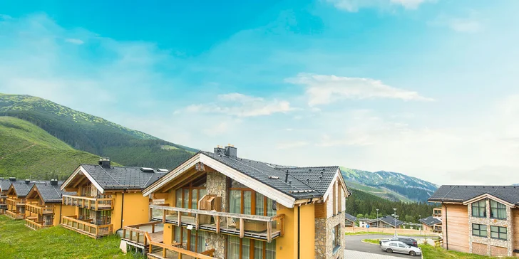 Letná dovolenka v horských Chaletoch v Jasnej v luxusných apartmánoch aj s vlastnou saunou a výhľadom na hrebene Nízkych Tatier