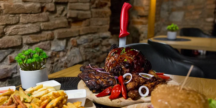 Burger, denko s 1,9 kg mäsa alebo hranolčeková ruleta
