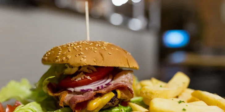 Burger, denko s 1,9 kg mäsa alebo hranolčeková ruleta