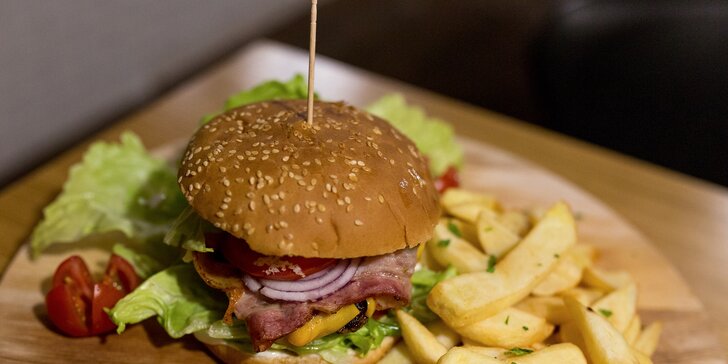 Burger, denko s 1,9 kg mäsa alebo hranolčeková ruleta