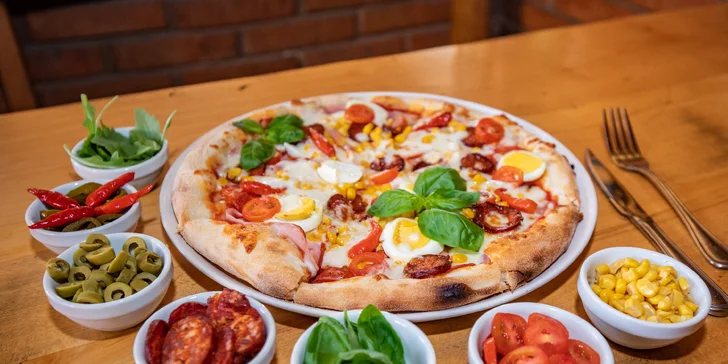 Pizza z kvalitných surovín na tenkom chrumkavom ceste