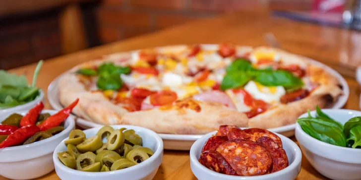 Pizza z kvalitných surovín na tenkom chrumkavom ceste