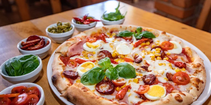 Pizza z kvalitných surovín na tenkom chrumkavom ceste
