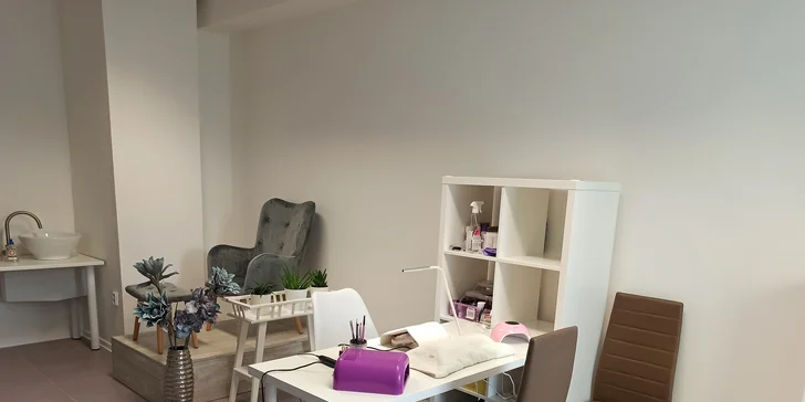 Dokonalé nechty na rukách i nohách vďaka gélu a gél laku