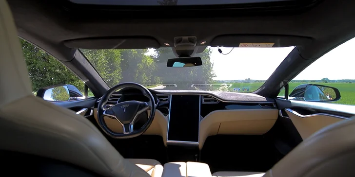 Neuveriteľná jazda na aute TESLA MODEL S, ktorú musíte zažiť!