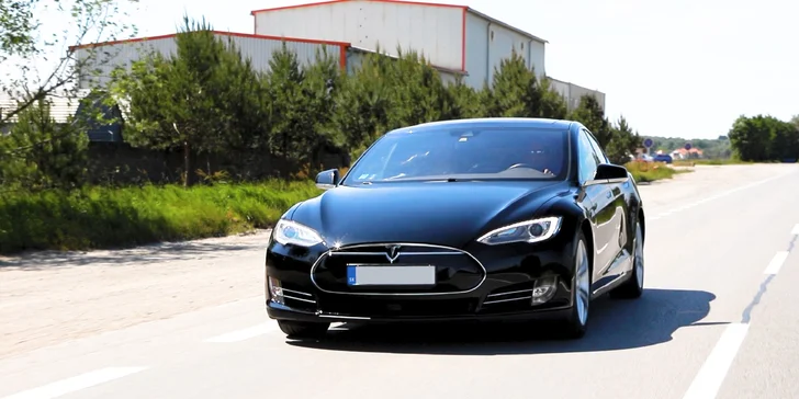 Neuveriteľná jazda na aute TESLA MODEL S, ktorú musíte zažiť!
