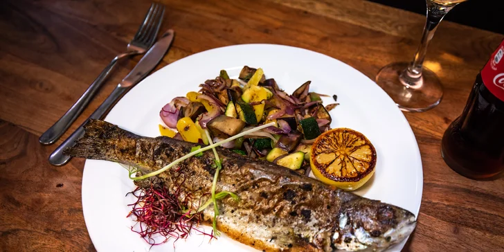 Mäsové špeciality: grilovaný pstruh, hovädzie taco alebo steak