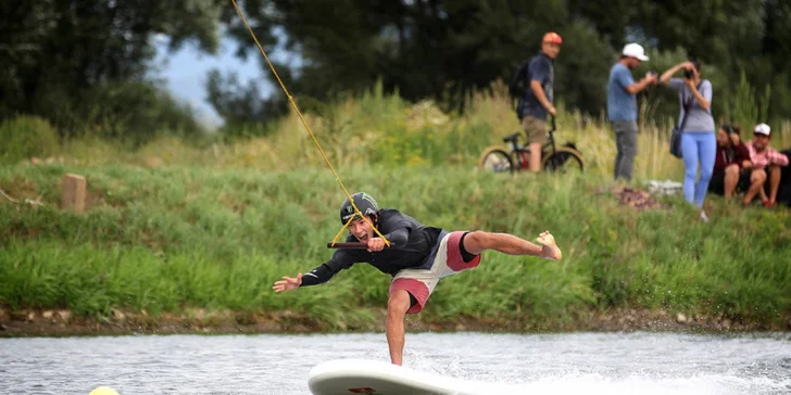 Adrenalínový WAKEBOARDING aj so zapožičaním vybavenia na Liptove!