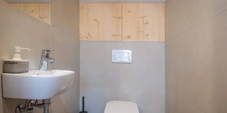 Luxusné chaty s vlastnou fínskou saunou, ďalším wellness rezortu, celoročným 3D lanovým bludiskom a ďalšími atrakciami pre deti aj dospelých