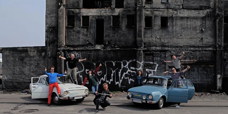 Zažite nostalgickú retro jazdu Bratislavou na socialistickej Škodovke!