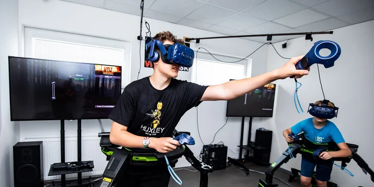 Vyskúšajte pohybový simulátor Virtuix Omni™ vo VR aréne
