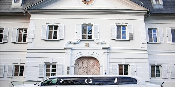 Zažite jazdu v luxusnej limuzíne LINCOLN TOWN CAR so šoférom!