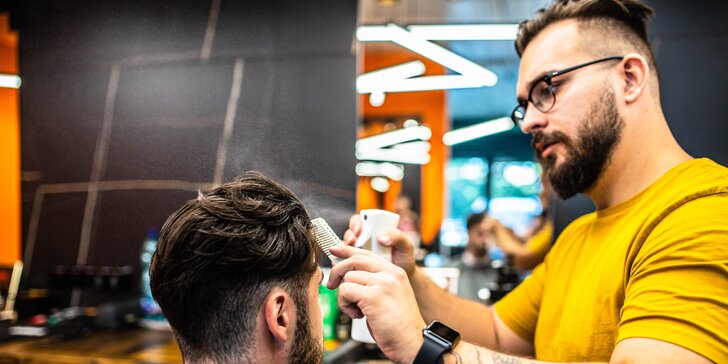 Pánsky strih a úprava brady v barbershope TRIM zariadenom v industriálnom štýle