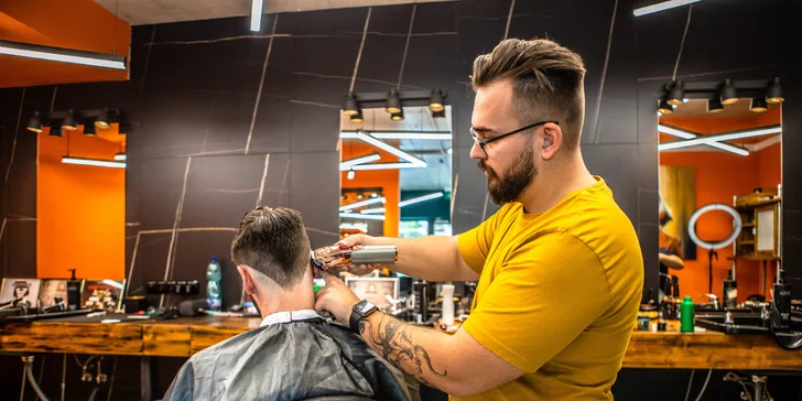 Pánsky strih a úprava brady v barbershope TRIM zariadenom v industriálnom štýle