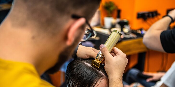 Pánsky strih a úprava brady v barbershope TRIM a k tomu značková pomáda na vlasy