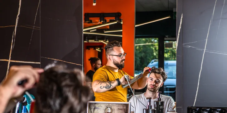 Pánsky strih a úprava brady v barbershope TRIM zariadenom v industriálnom štýle