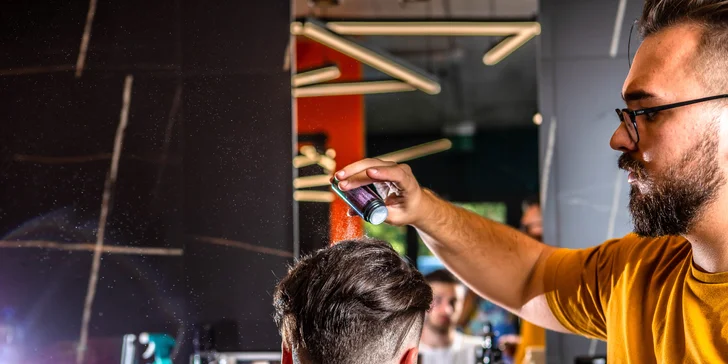 Pánsky strih a úprava brady v barbershope TRIM zariadenom v industriálnom štýle