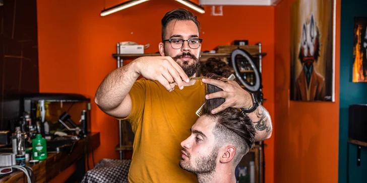 Pánsky strih a úprava brady v barbershope TRIM zariadenom v industriálnom štýle