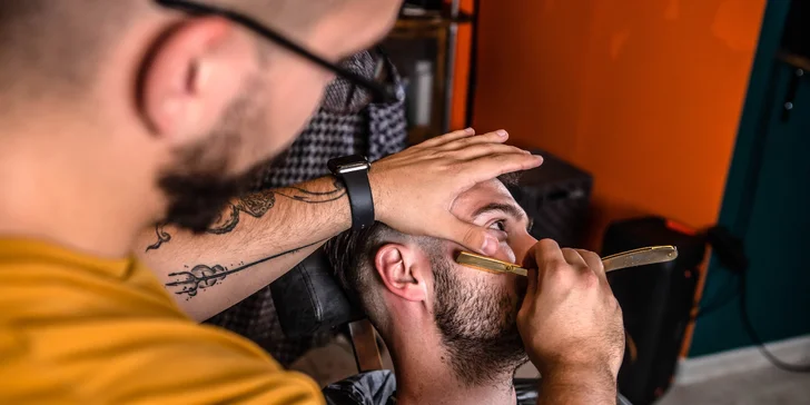 Pánsky strih a úprava brady v barbershope TRIM zariadenom v industriálnom štýle