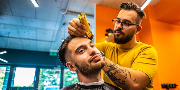 Pánsky strih a úprava brady v barbershope TRIM zariadenom v industriálnom štýle