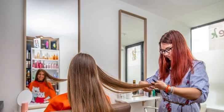 Strih pre každého člena rodiny alebo vlasová kúra s masážou hlavy