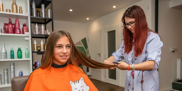 Strih pre každého člena rodiny alebo vlasová kúra s masážou hlavy