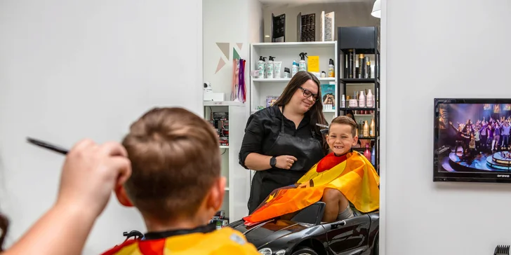 Strih pre každého člena rodiny alebo vlasová kúra s masážou hlavy