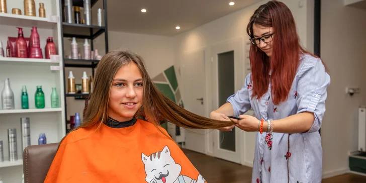 Strih pre každého člena rodiny alebo vlasová kúra s masážou hlavy