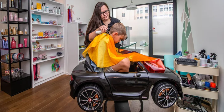 Strih pre každého člena rodiny alebo vlasová kúra s masážou hlavy