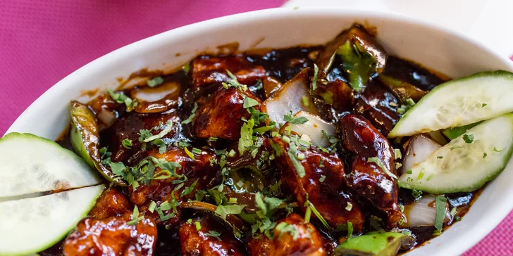 Vegetariánske alebo kuracie špeciality s prílohou + indické pivo