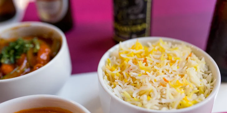 Vegetariánske alebo kuracie špeciality s prílohou + indické pivo