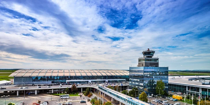 Ubytovanie v hoteli Marriott na letisku Václava Havla s raňajkami či polopenziou