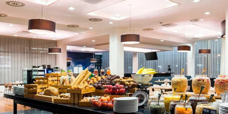 Ubytovanie v hoteli Marriott na letisku Václava Havla s raňajkami či polopenziou