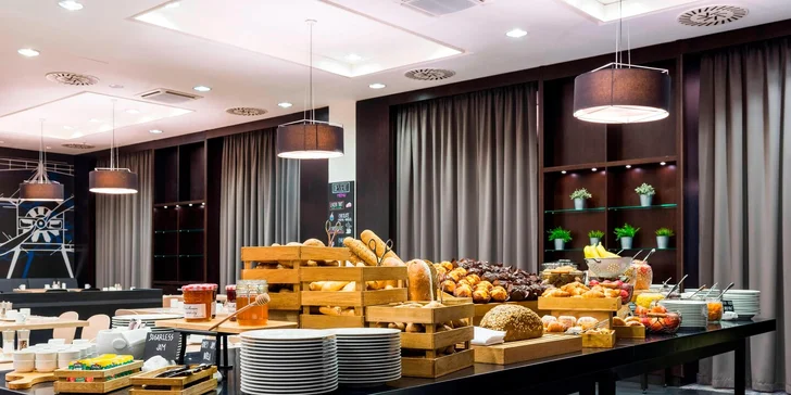 Ubytovanie v hoteli Marriott na letisku Václava Havla s raňajkami či polopenziou