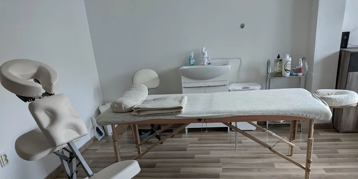 Klasická, reflexná, športová či medová masáž, lymfodrenáž alebo uvoľňujúca masáž nôh