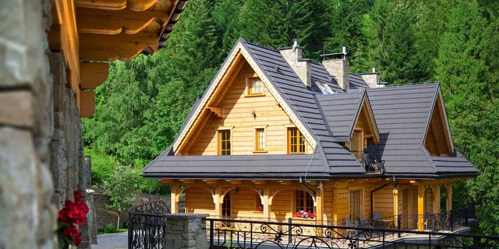 5* rezort v poľských Beskydách: pobyt až pre 4 osoby s raňajkami, wellness a bazénom