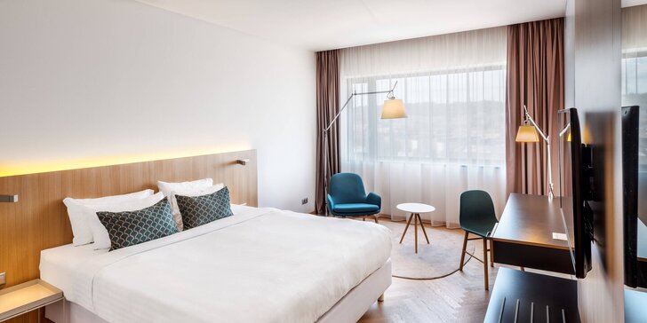 Moderný hotel siete Marriott v Brne: polpenzia, parkovanie, neskorý check-out a dieťa do 5,9 rokov zdarma