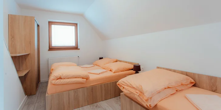 Nové Horské Chaty Guldiner pre 4 až 7 ľudí pri svahu a na bežkárskej trase na vrchole Kremnických vrchov v 1205 m n. m.