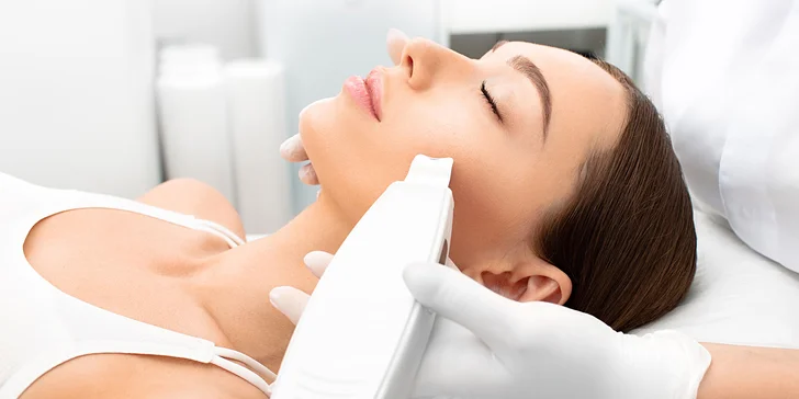 Hĺbkové čistenie a dermabrázia pleti, hydralifting, LED terapia alebo Casmara ošetrenie "7 krokov ku krásnej pleti"
