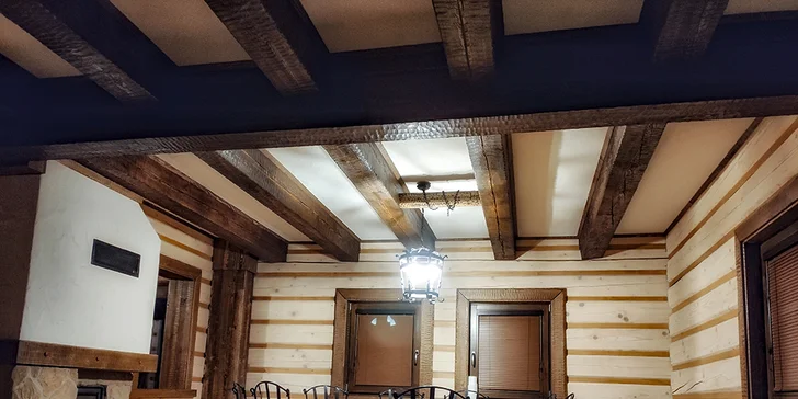 Dvojpodlažná drevenica pre 10 osôb: maximálne súkromie a krásna príroda