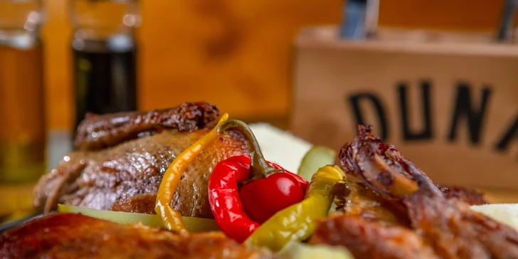 Kačacie hody pre 4 osoby v DUNA Pub & restaurant jesen 2021
