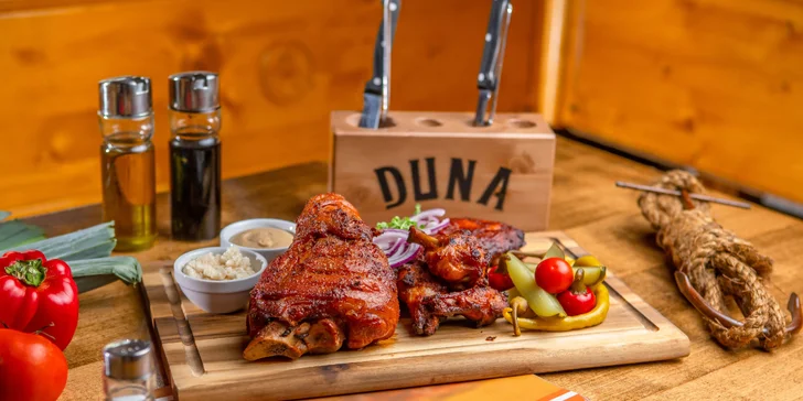 Pečené mäsové špeciality v DUNA Pub & Restaurant