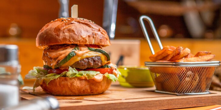 5 druhov peckových burgerov s hranolčekmi v novom Duna Pube