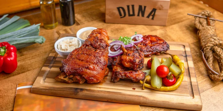 Pečené mäsové špeciality v DUNA Pub & Restaurant