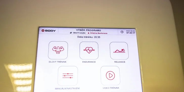 Vyskúšajte prístrojové cvičenia Vacushape V4 INFRA, Vacubike či XBODY fitness