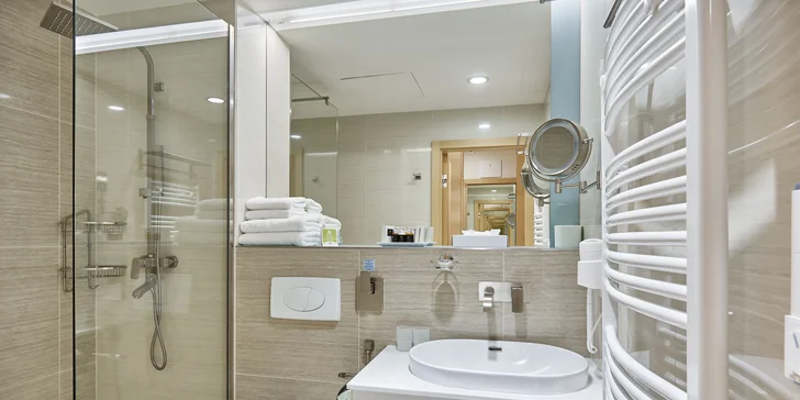 4* hotel iba 2 minúty od kolonády: raňajky alebo polpenzia, neobmedzený vstup do wellness a procedúry