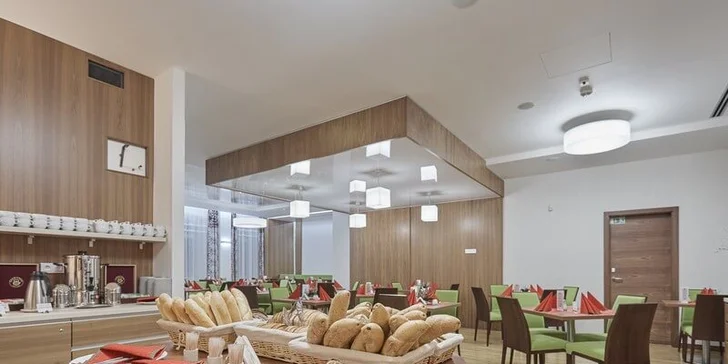 4* hotel iba 2 minúty od kolonády: raňajky alebo polpenzia, neobmedzený vstup do wellness a procedúry