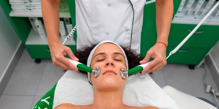 Spevnená a zrelaxovaná pleť s komplexným či lymfodrenážnym kozmetickým ošetrením tváre
